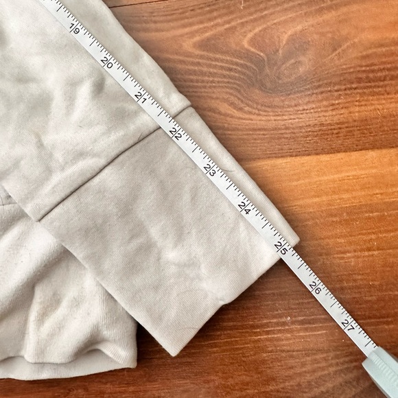 Bench zip up sweater. Size medium - Picture 4 of 4